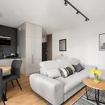 Park Apartment By Kramm * بوزنان