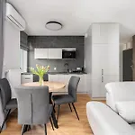 Park Apartment By Kramm * بوزنان